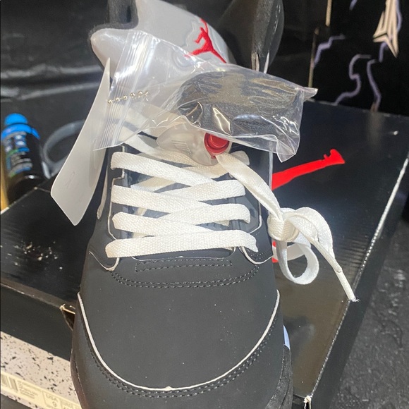 Jordan 5 metallic - Picture 2 of 3